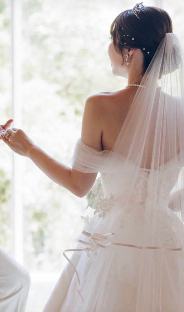 ホワイト Aライン サテンウェディングドレス