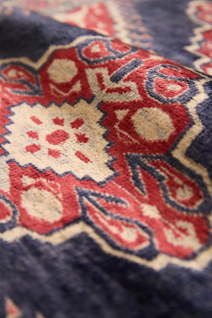 ヴィンテージラグ　トライバルラグ　パキスタン産（125×62cm）紺　赤　黒