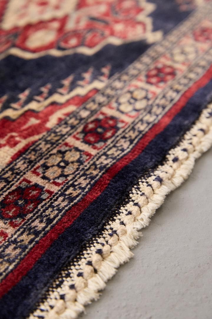 ヴィンテージラグ　トライバルラグ　パキスタン産（125×62cm）紺　赤　黒
