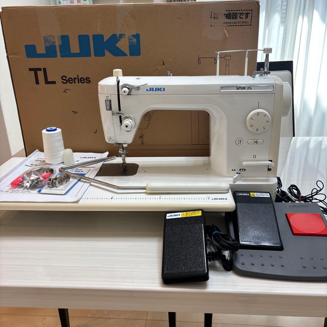 JUKI　SPUR25DX・フットコン+糸切装置・押え多数・大型テーブル・レバー