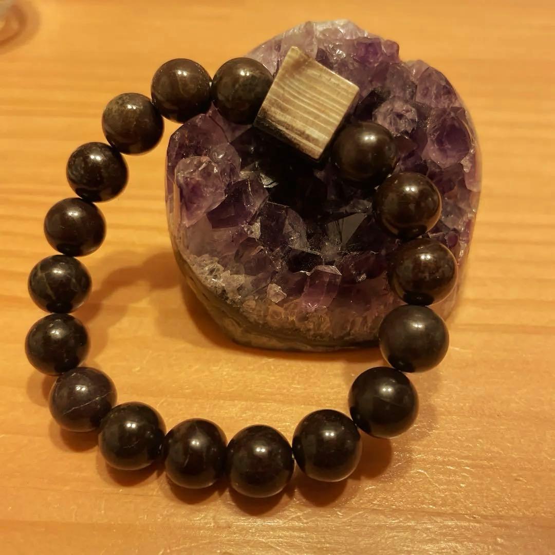 ぼ*ん様 天然石 ブレスレット 神居古潭石 チョコ　北海道　珪化木　デザインブレ