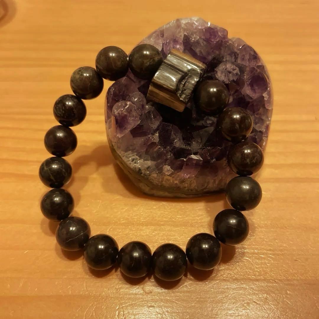 ぼ*ん様 天然石 ブレスレット 神居古潭石 チョコ　北海道　珪化木　デザインブレ