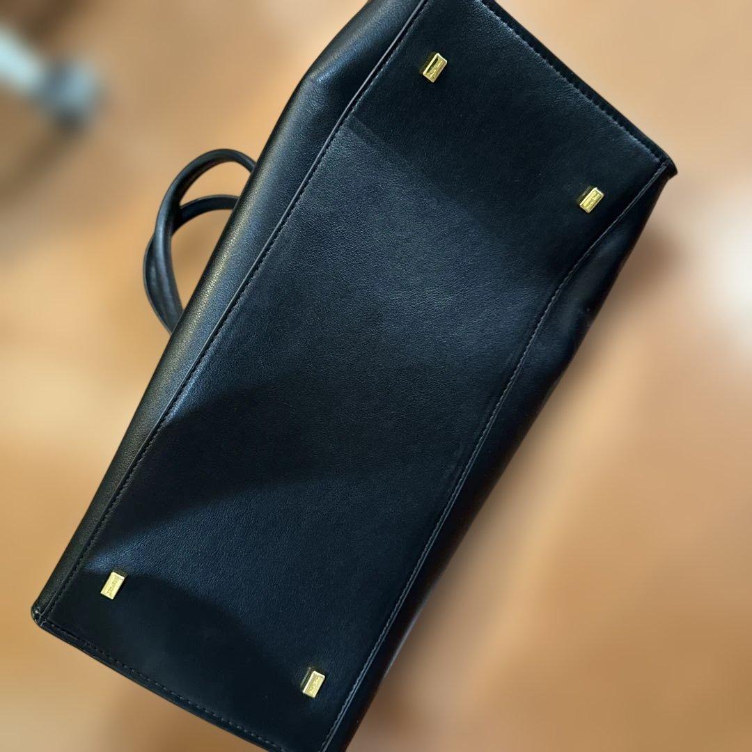 THE ROW ブラックレザービジネスバッグ