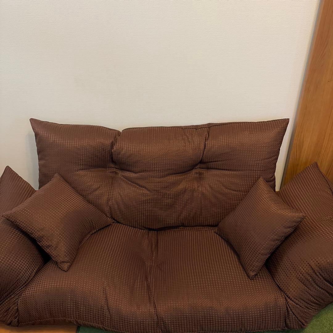 ブラウン クッション付きソファ