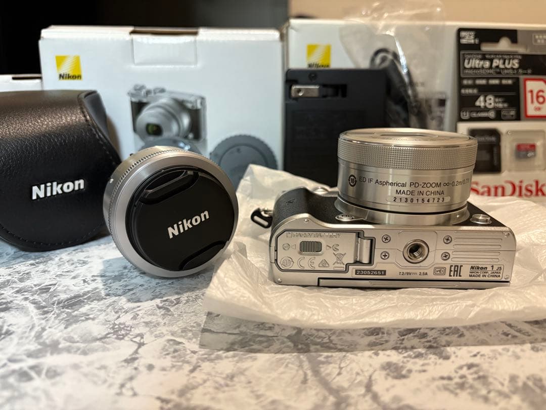 『k』Nikon 1 J5 ミラーレス一眼　ズーム&ダブルレンズキット