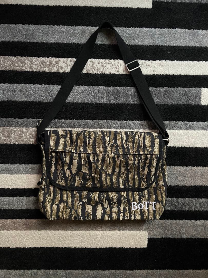 バッグ BoTT washed shoulder bag Washed Camo
