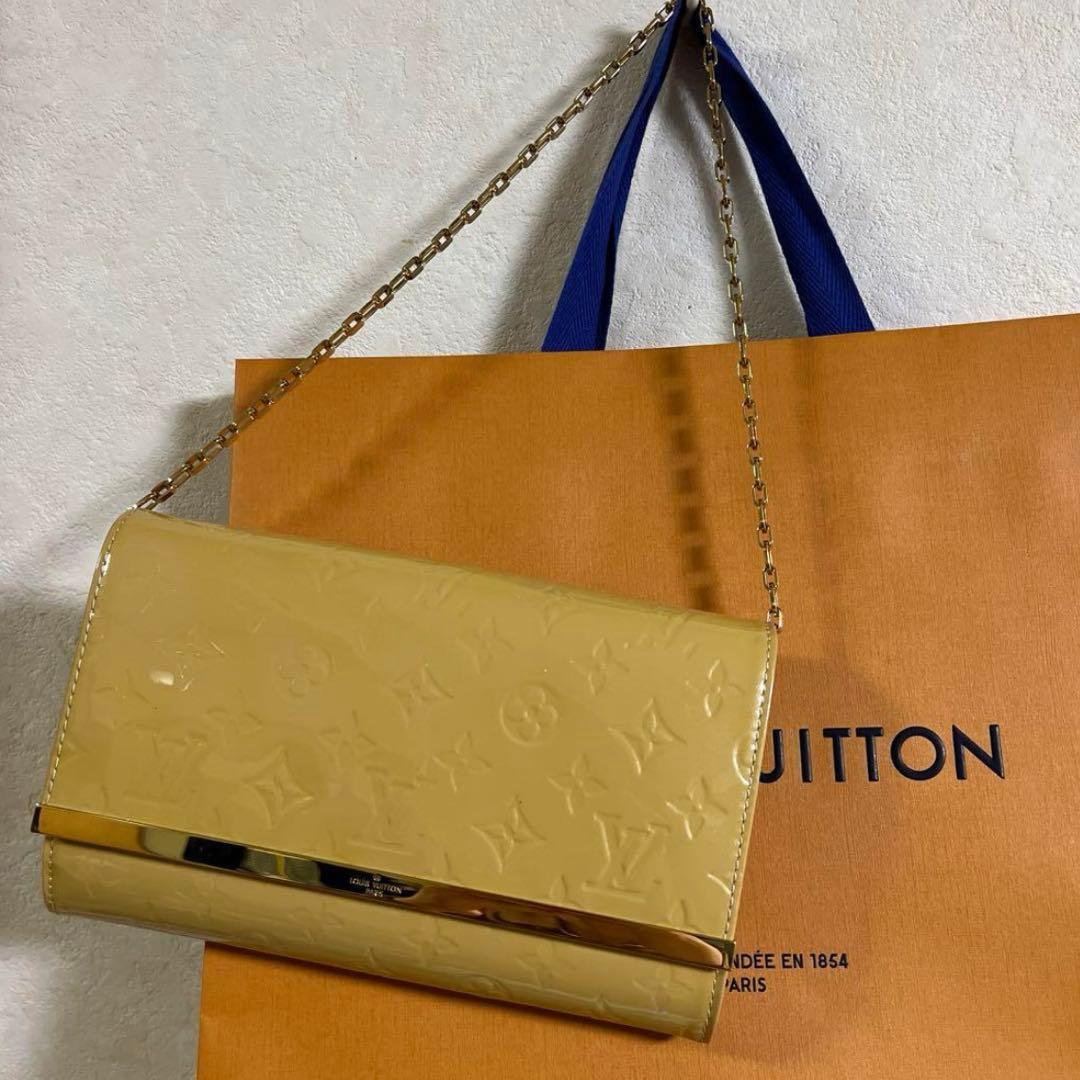 LOUIS VUITTON ゴールドクラッチバッグ