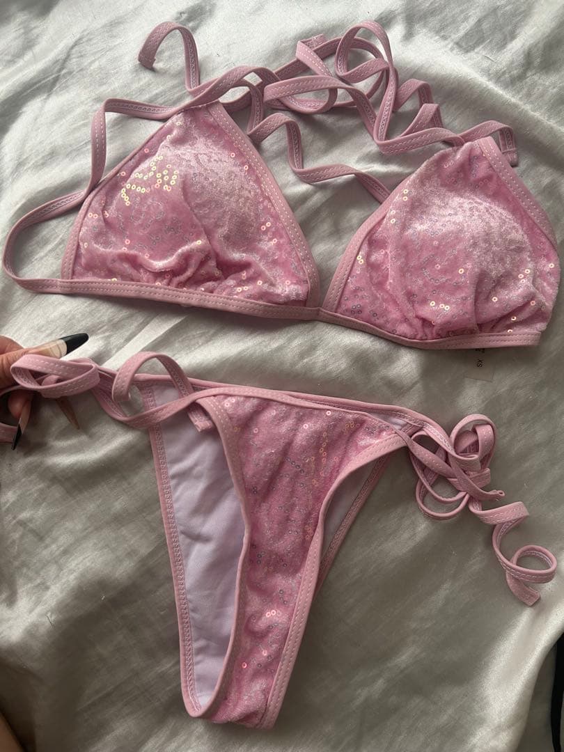 ぎらぎらぴんくビキニ