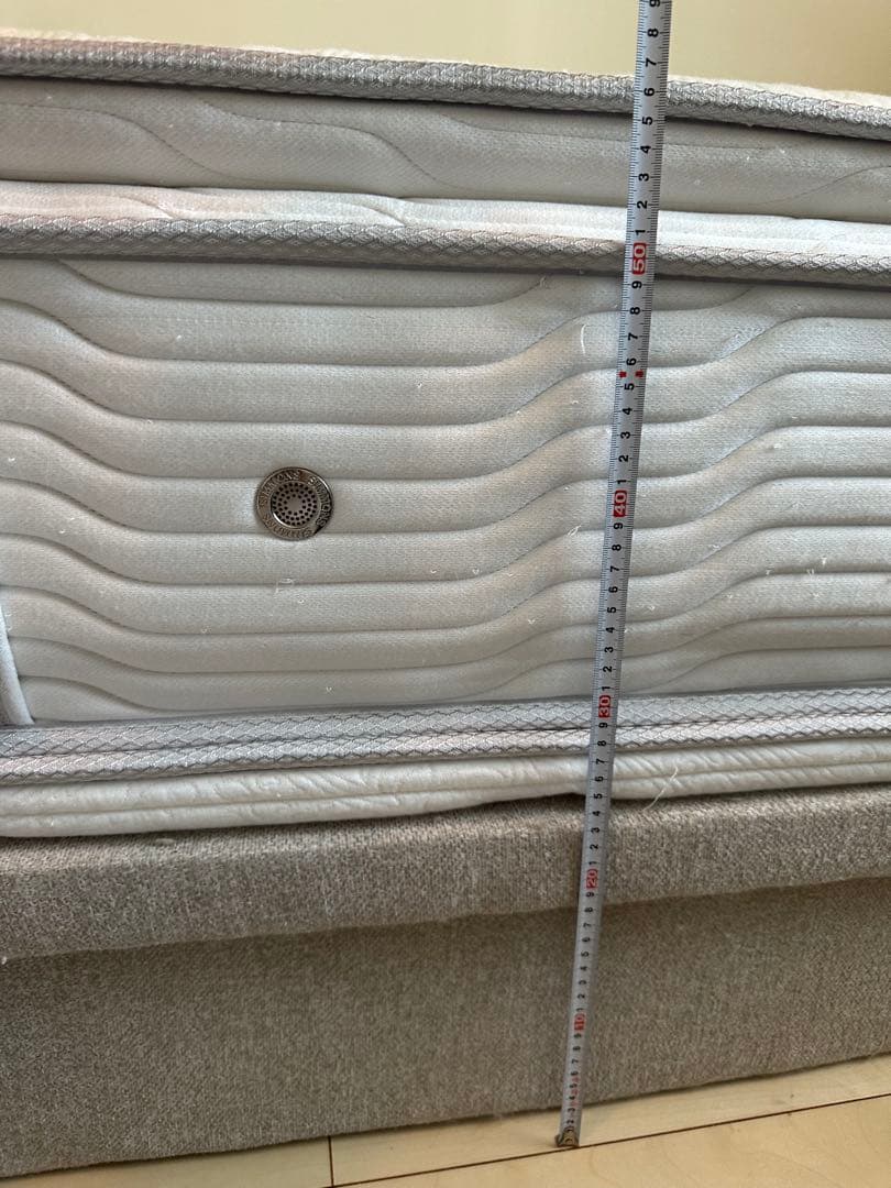 定価573500円　シモンズ　カスタムロイヤルニューフィットセミダブル&フレーム