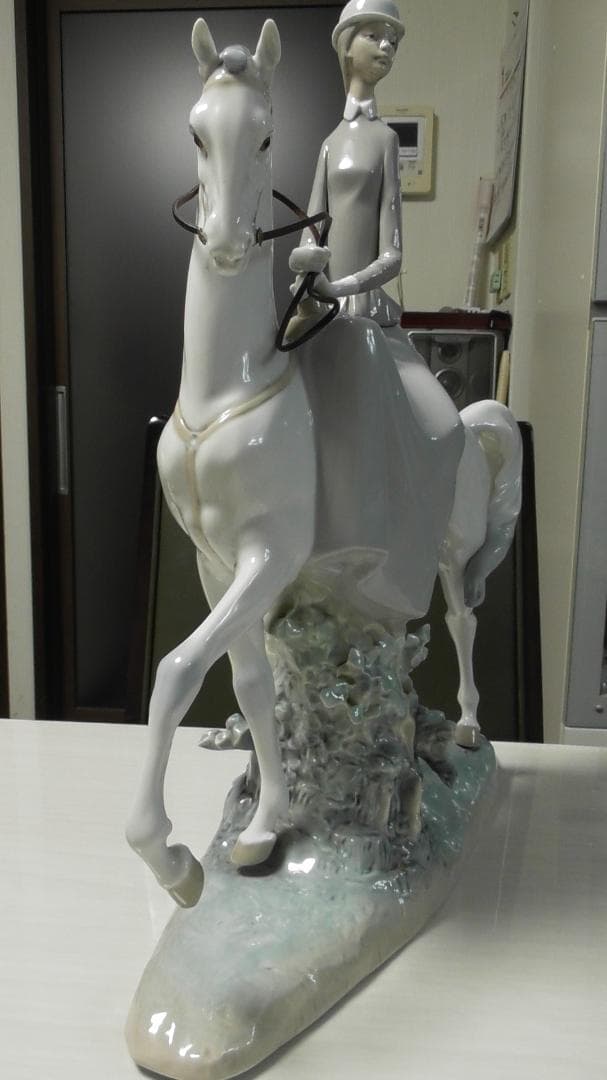 ヨシカネ　LLADRO　リヤドロ　【白い馬の少女】１４　リアドロ　L486