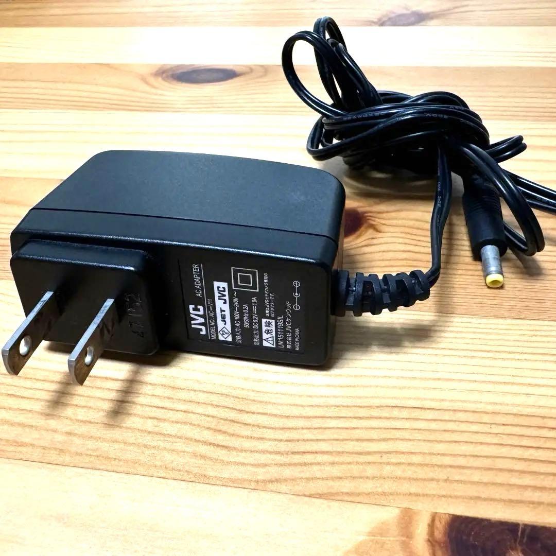 JVC GZ-E750-R 赤 本体 充電器・バッテリー2個・ケース付き