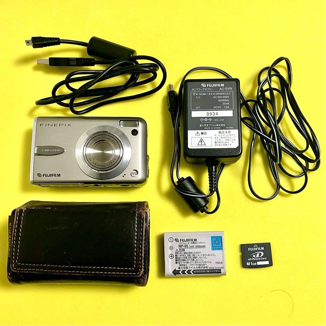 デジカメFINEPIX F30+バッテリー/xD 1GB/AC電源/USBコード