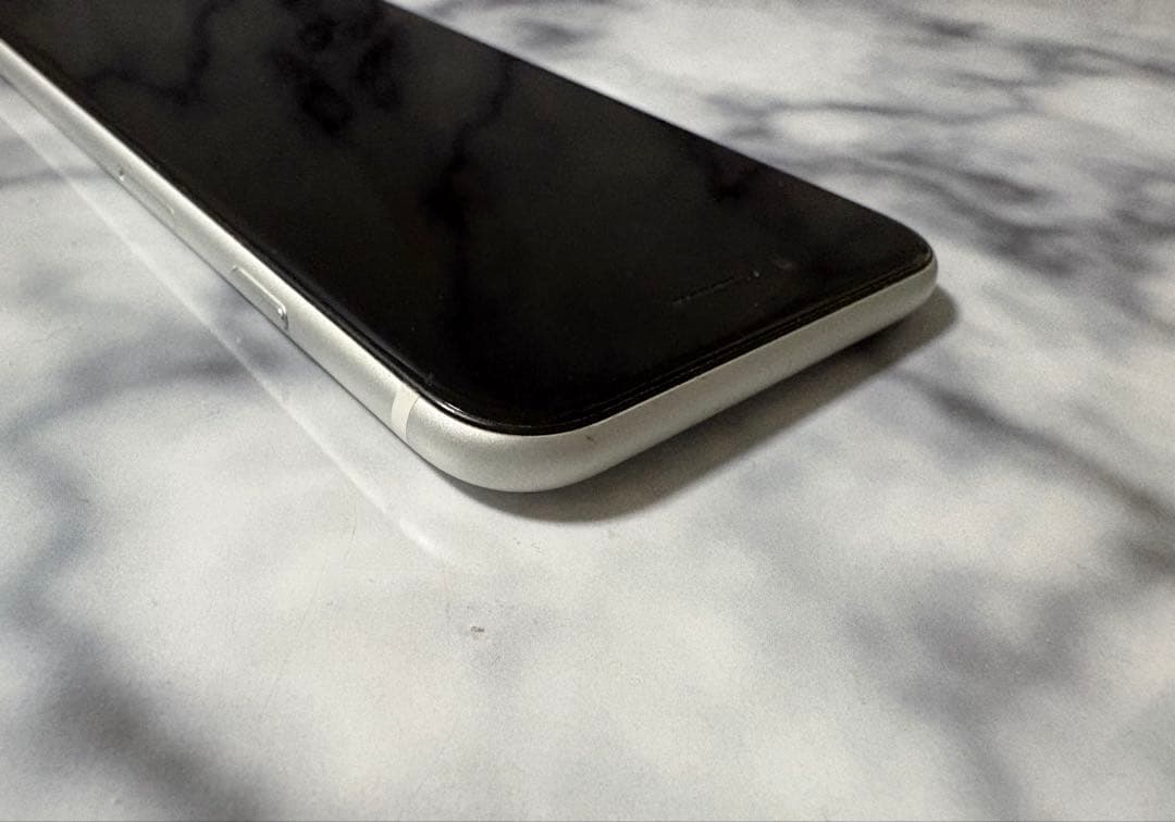 【美品】iPhone SE 第2世代　SIMフリー 64GB ホワイト