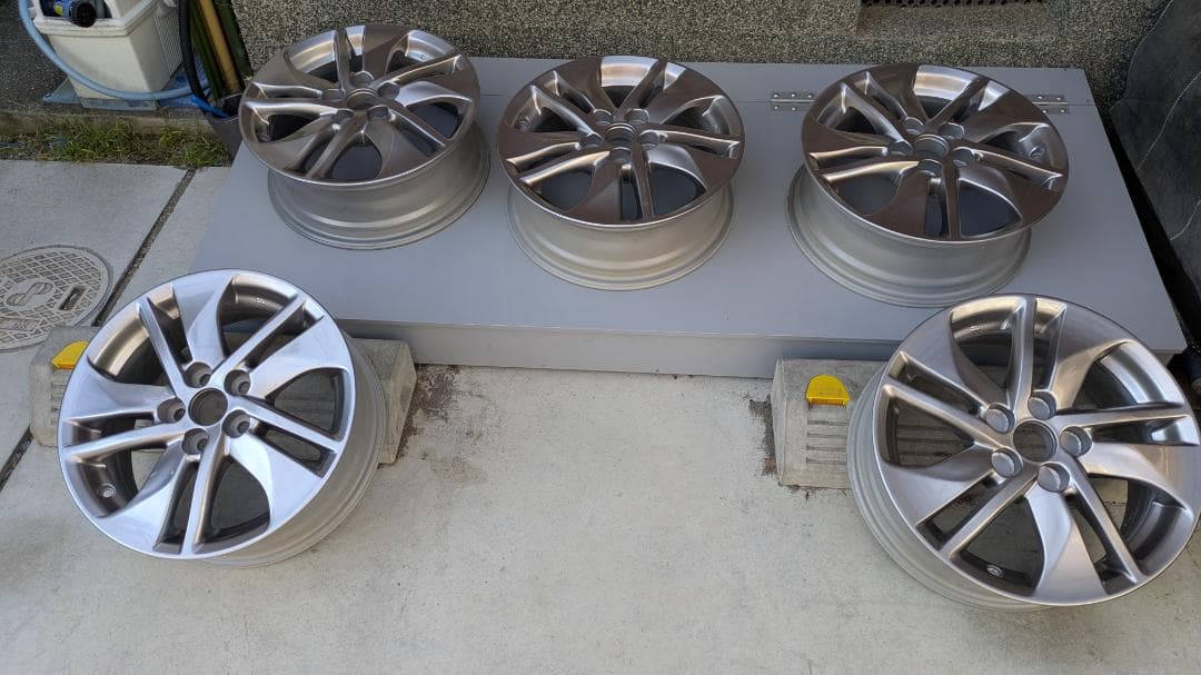 170系シエンタ純正アルミホイール（再塗装品）