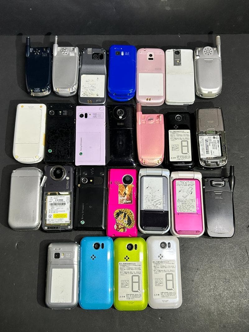 大量 携帯電話 ガラケー docomo/au 他 25台 ジャンク 部品取り