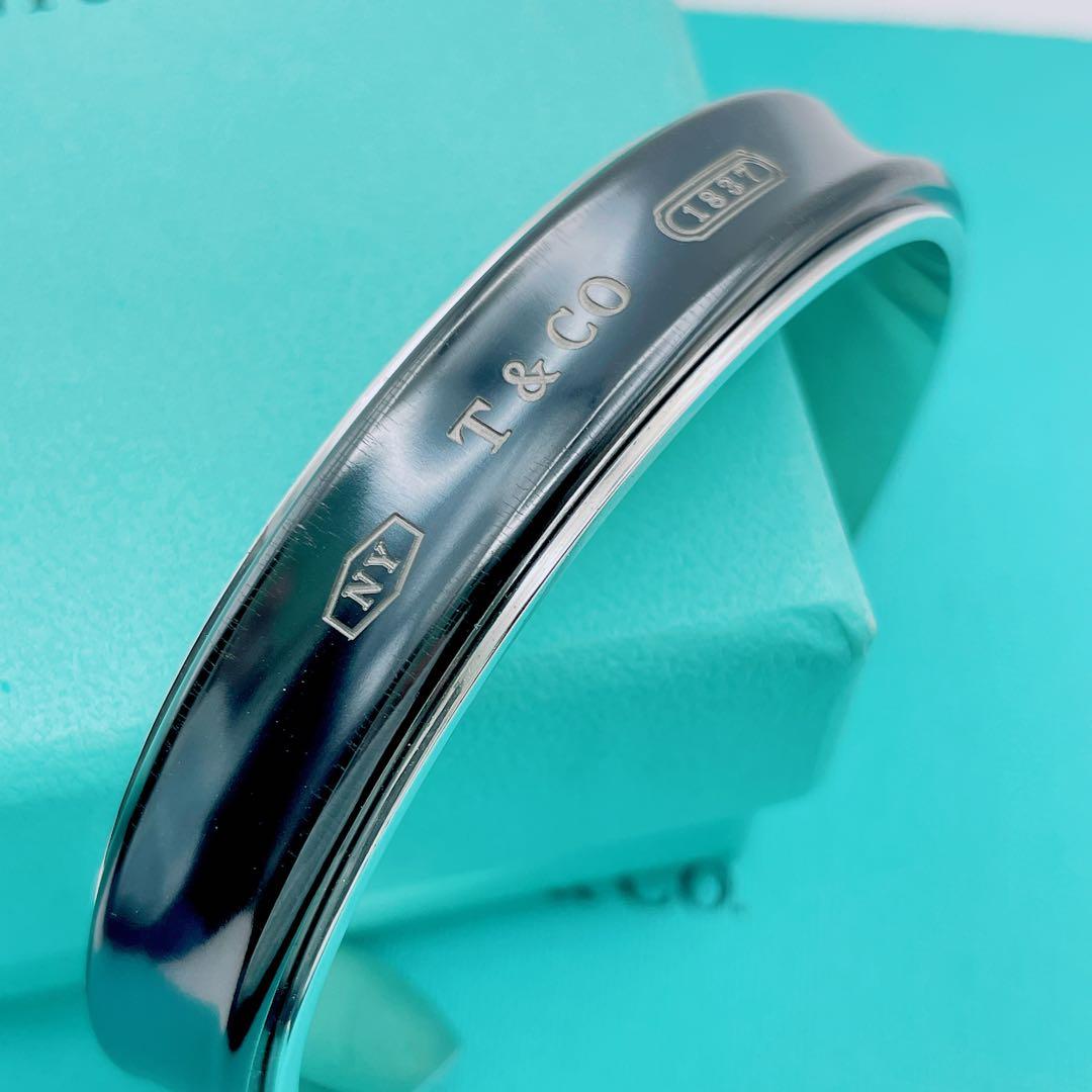Tiffany & Co. バングル　ナロー　チタン　カフ　ブラック　TI