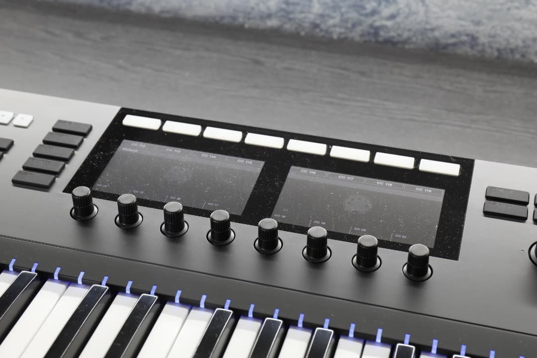 KOMPLETE KONTROL S61 MK2 キーボード