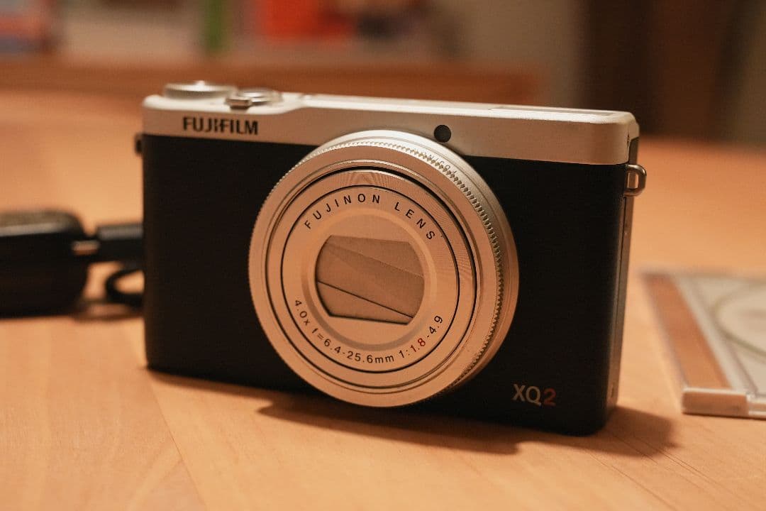 【動作確認済】FUJIFILM XQ2 シルバー コンパクトデジタルカメラ