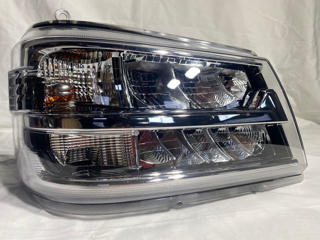 ダイハツ ハイゼットトラック S500P 後期 LED ヘッドライト 右 純正