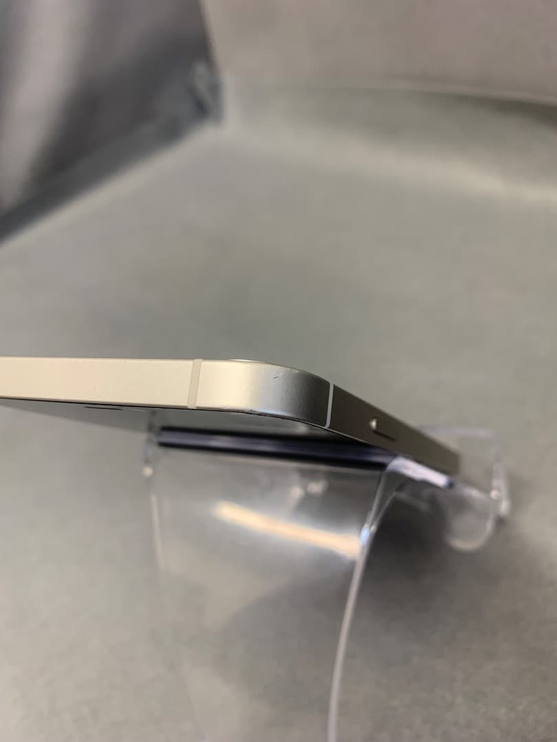 美品中古　国内版　SIMフリー　iPhone12 64GB　ホワイト色