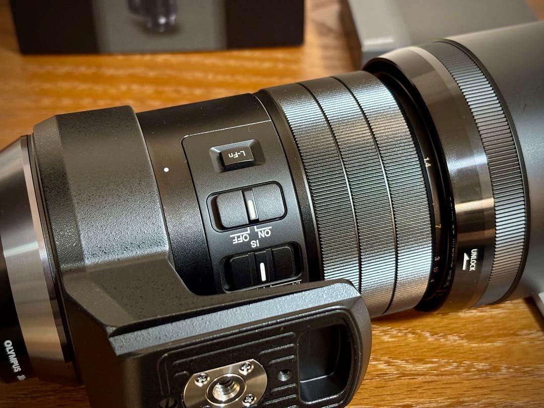 OLYMPUS M.ZUIKO ED 300 F4 IS PRO純正カバー付