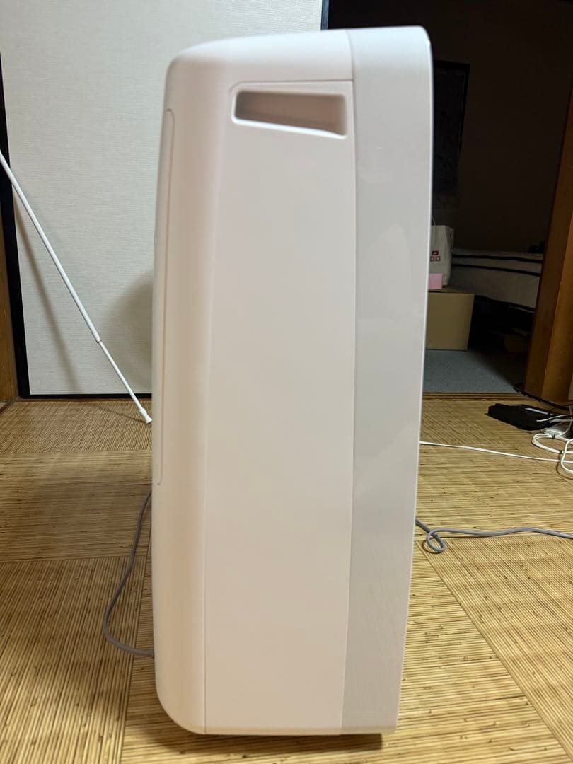 2023年製 SHARP衣類乾燥・除湿機（ホワイト）CV-S180