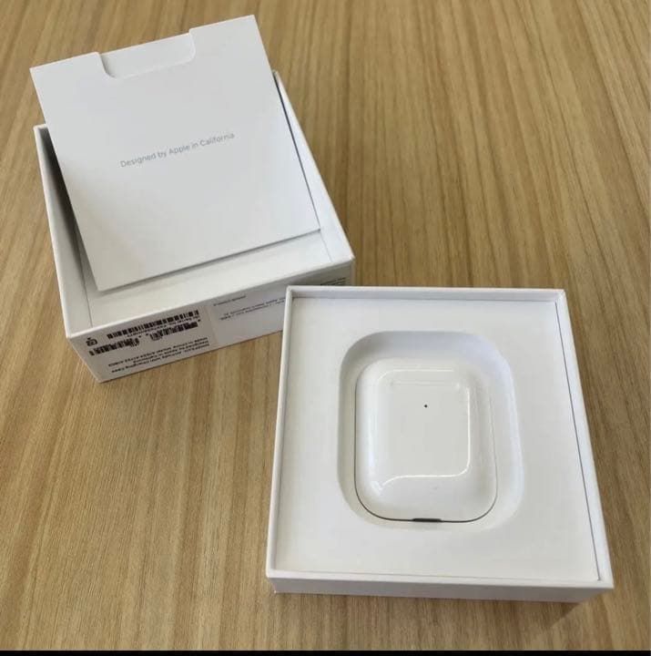 Apple Storeで購入しました。  長期間使用してたので汚れは多少あります