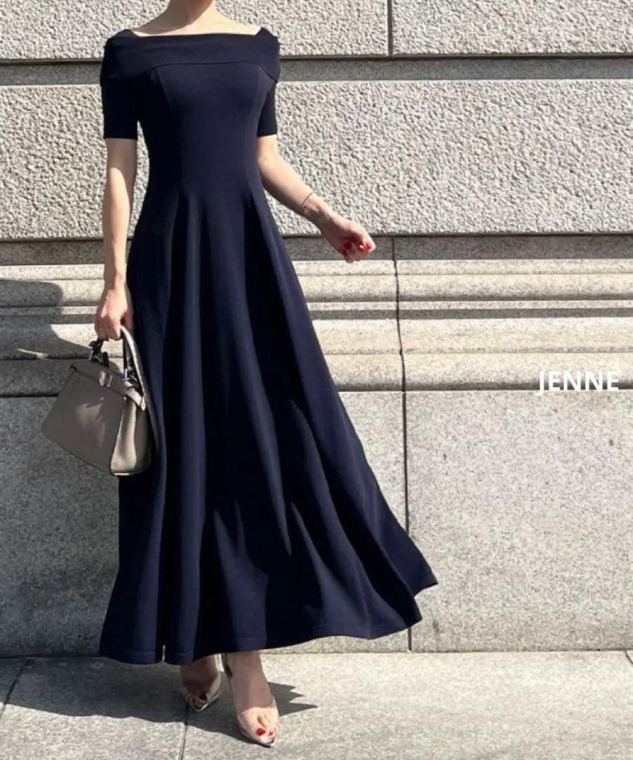 新品未使用 タグ付き オフショルダー　フレアニットワンピース ネイビー L