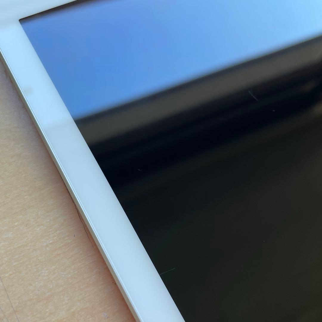 iPad 第6世代　A1893　Wi-Fiモデル　シルバー　32GB #5