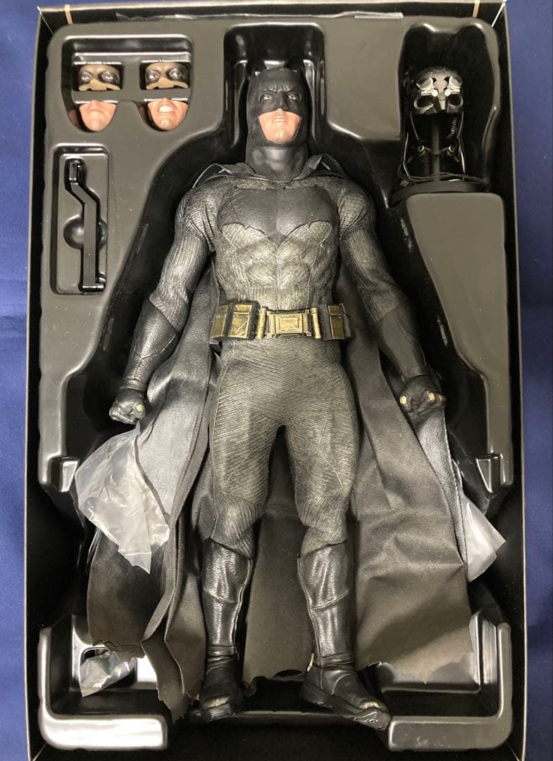 ホットトイズ　バットマン　テックカウル・ライフル付き　バットマンvsスーパーマン