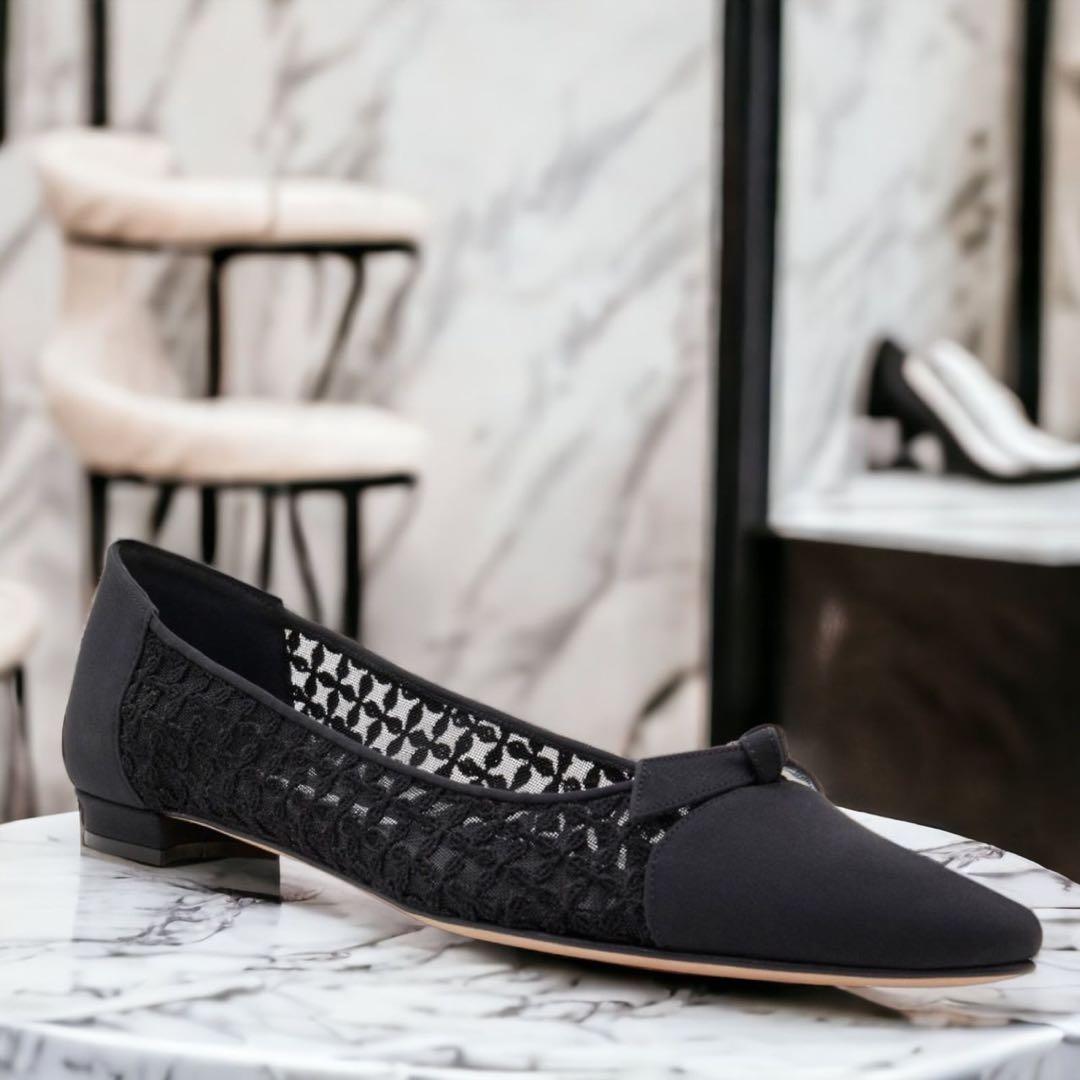 Manolo Blahnik TIAKALA レースフラットパンプス　ブラック