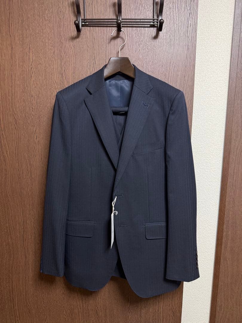 専用A7新品未使用！ネイビーシャドーストライプ3ピーススーツ！定番デザイン！