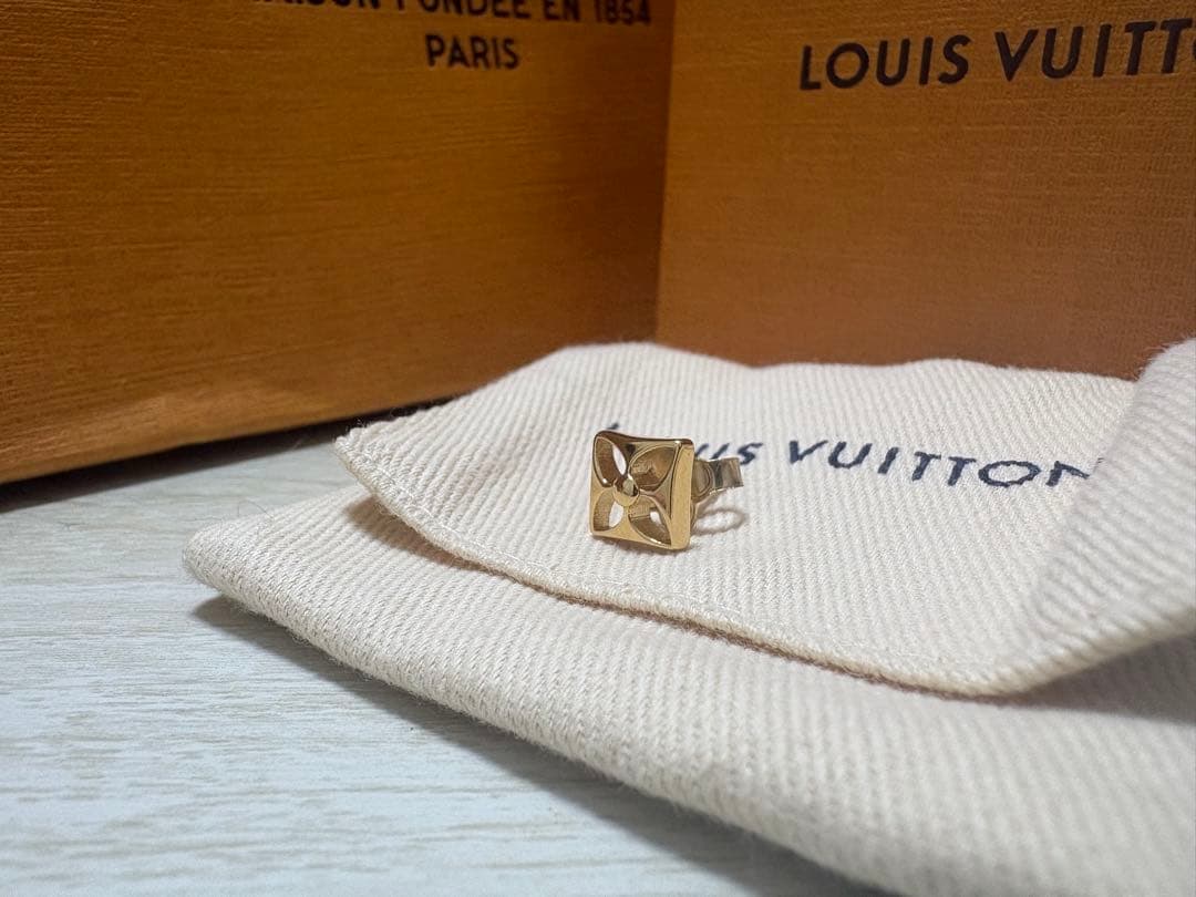 LOUIS VUITTON ゴールドモノグラムピアス