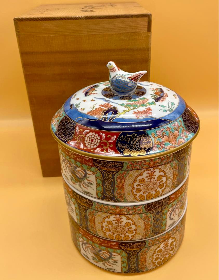 【新品未使用】有田焼 幸楽窯 古伊萬里　色絵山水　金彩 三段重　木箱付き