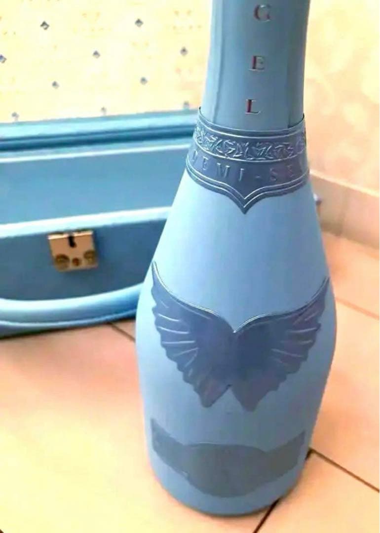 新品　ANGEL CHAMPAGNE 水色 ボトルとケース付き
