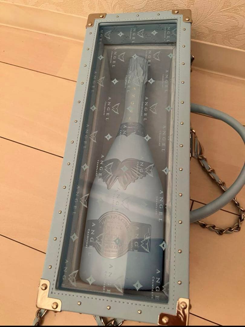 新品　ANGEL CHAMPAGNE 水色 ボトルとケース付き