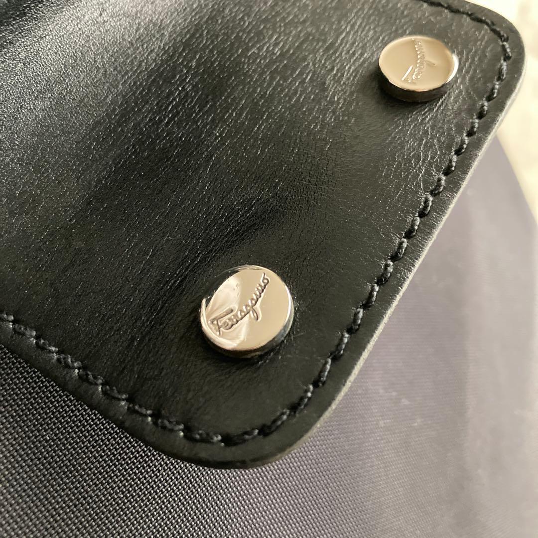 フェラガモ　2wayボストンバック　キャンバス／レザー　ロゴプレート　大容量