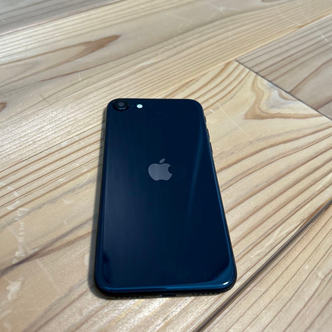 【美品】iPhone SE3第3世代スターライト 64GB simフリー