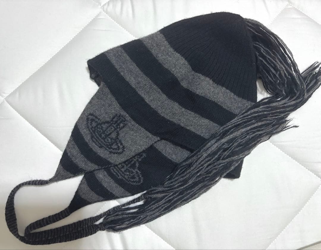 Vivienne Westwood ORBフラップ付ワッチ ニット帽