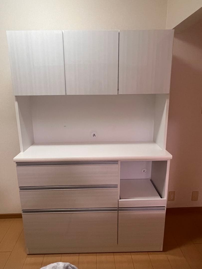 ホワイト食器棚