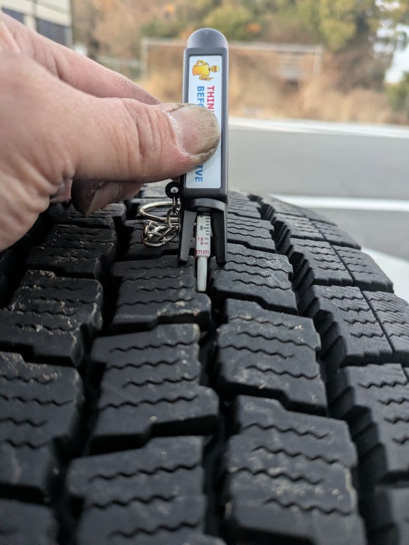 正月特価!!ハイエース使用 DOS 15インチホイールスタッドレスタイヤ③