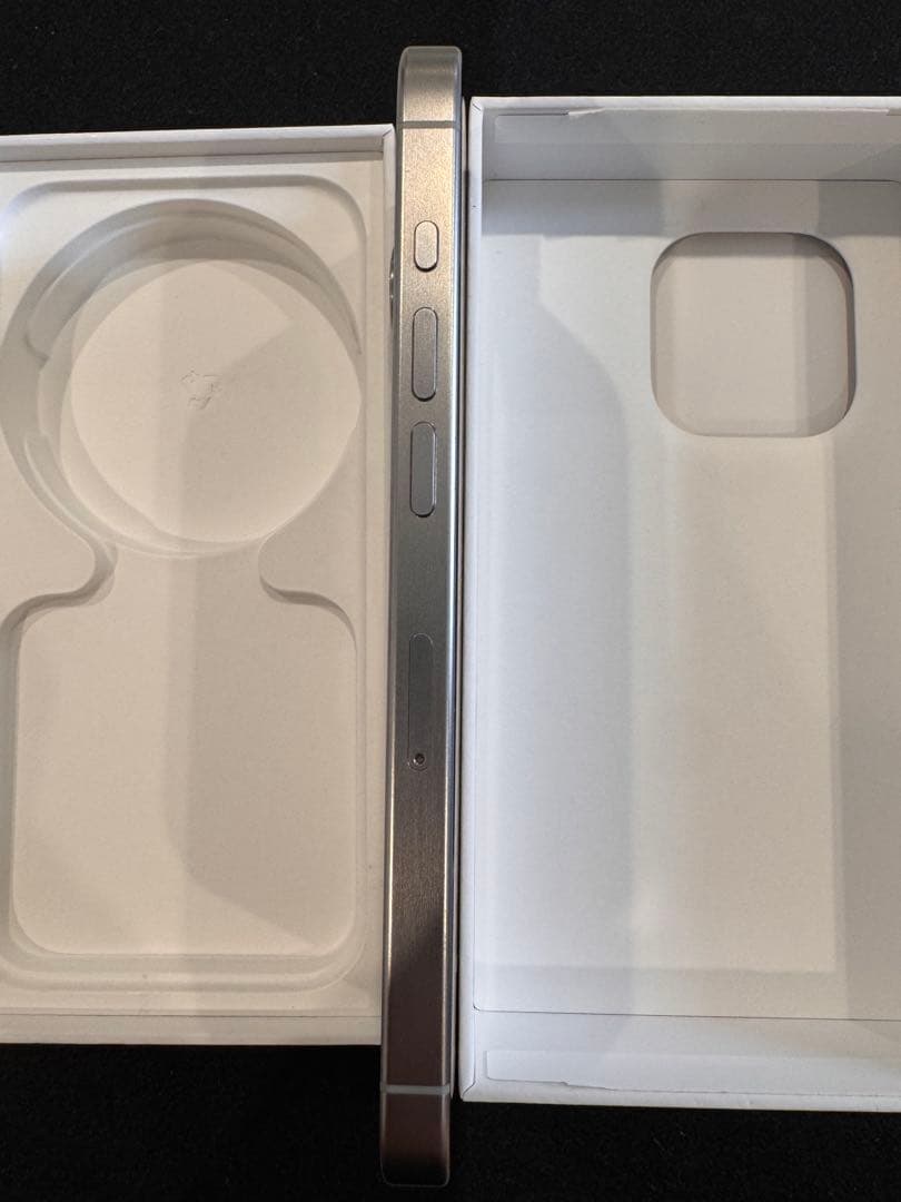 iPhone 15 Pro 256GBホワイトチタニウム　美品　 86%