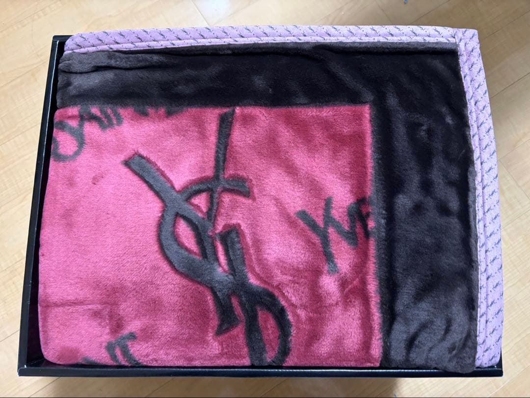 イブサンローラン 毛布