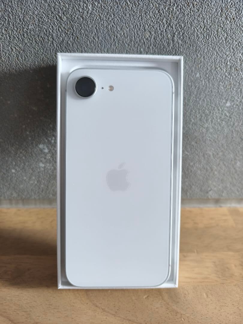 Apple iPhone 16e　ホワイト　128GB