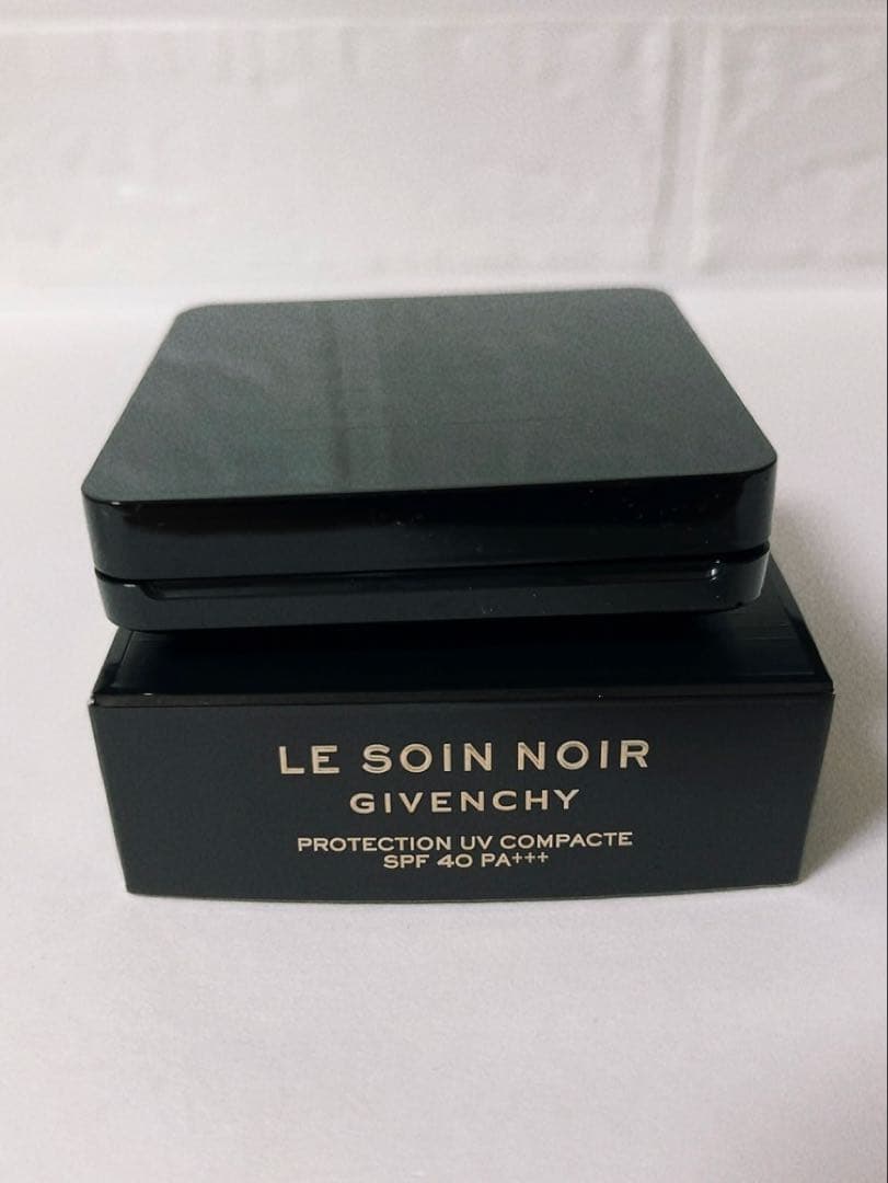 ジバンジー　GIVENCHY ソワンノワール UVコンパクト（日焼け止め）
