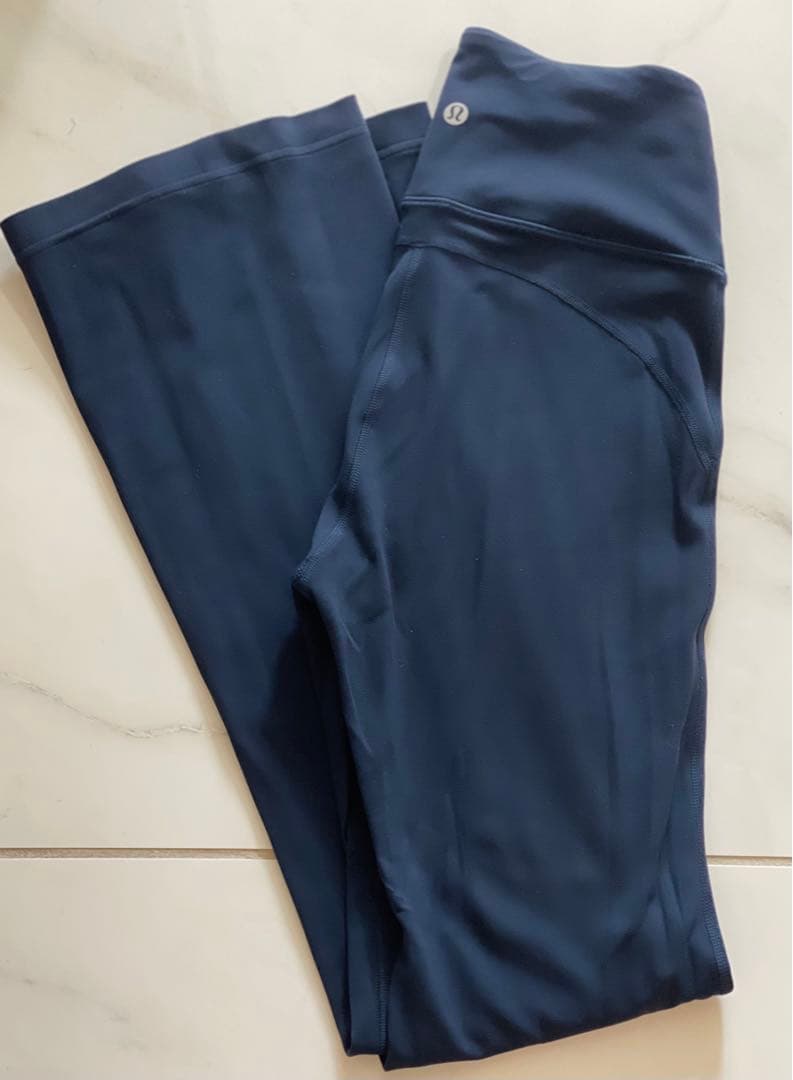 ルルレモンアラインフレアパンツ Asian fit Sレギンス