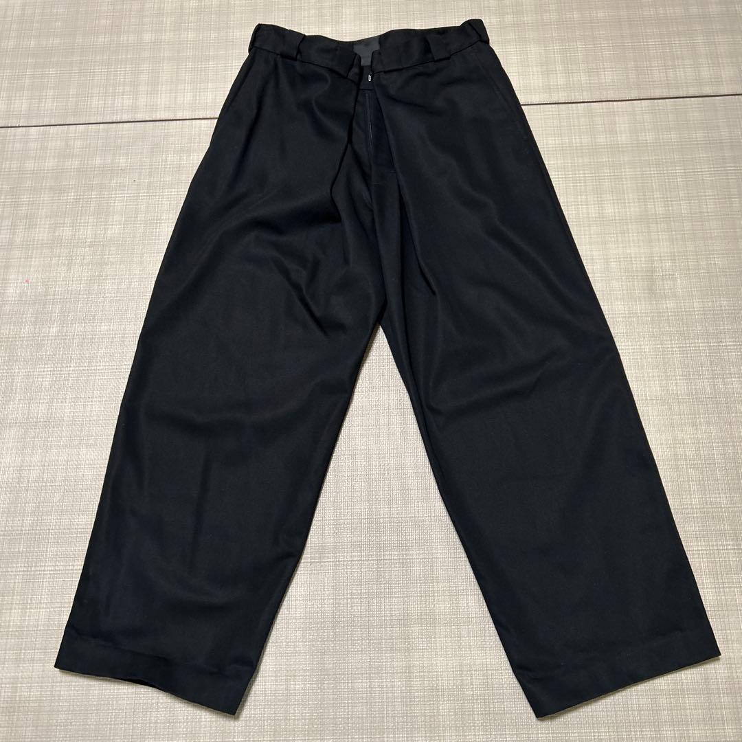 GIVENCHY 黒 スラックス