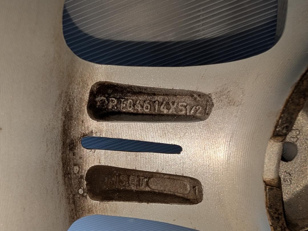 バリ溝　TOYOスタッドレス 175/65R14 タイヤホイール