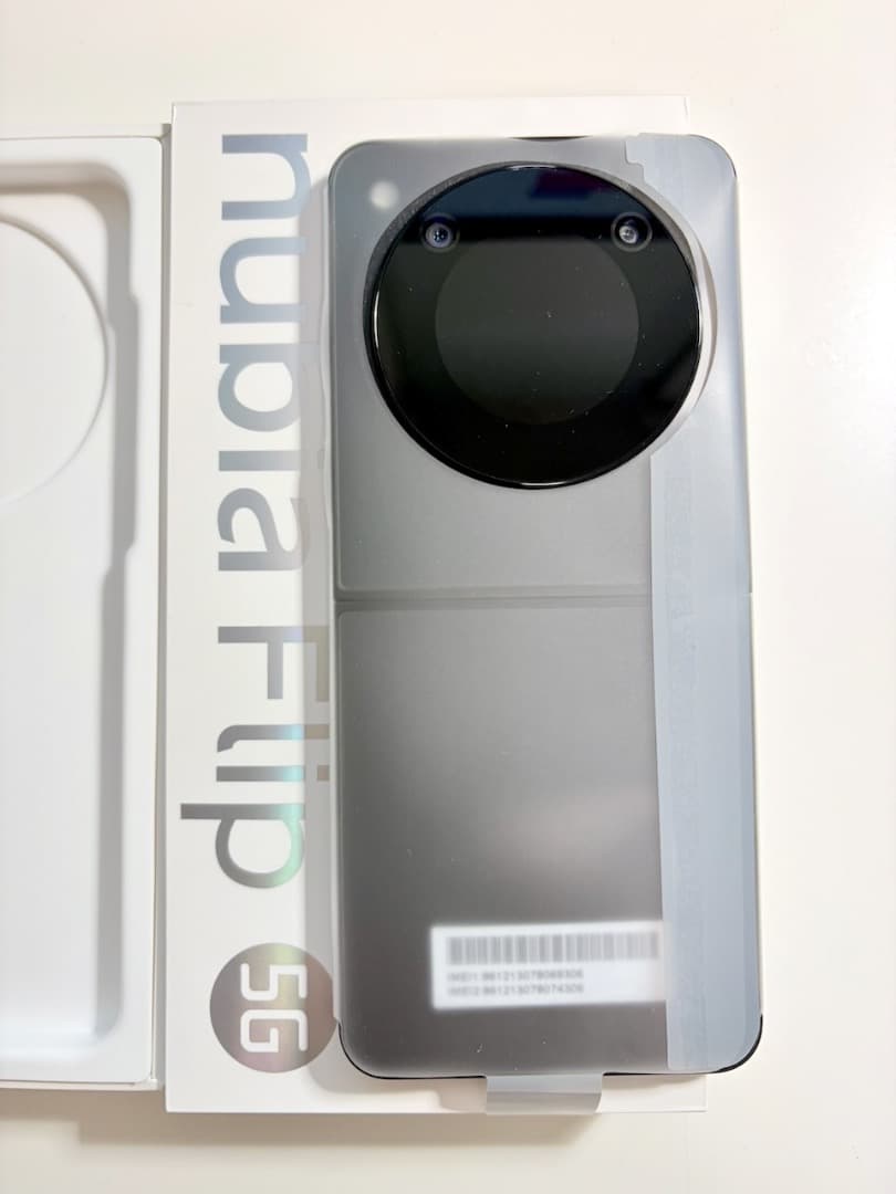 新品未使用 ZTE nubia Flip 5G 本体　すぐ使えるスマホケースつき