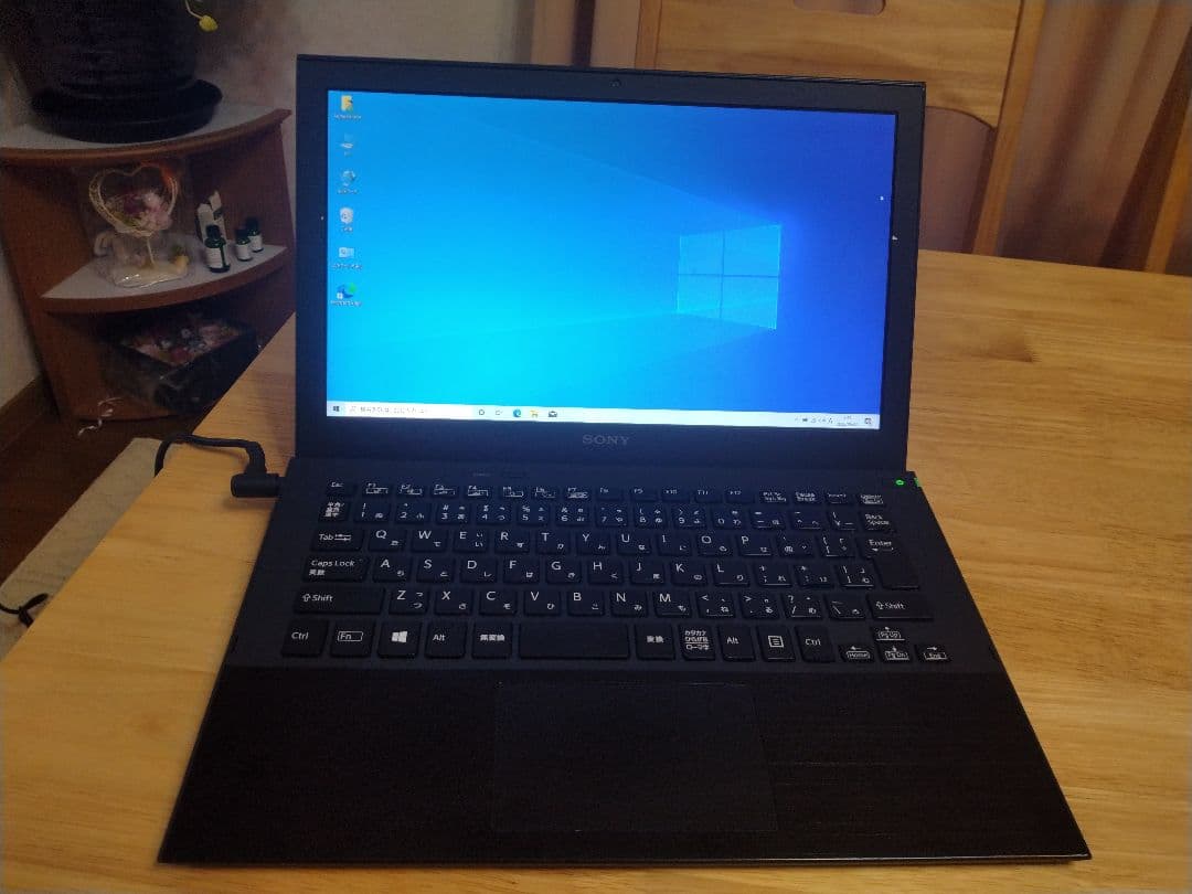 軽量薄型☆VAIO SVP112A2CN Core i3 8GB SSD128